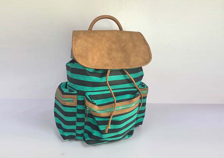 运动+休闲+学生背包